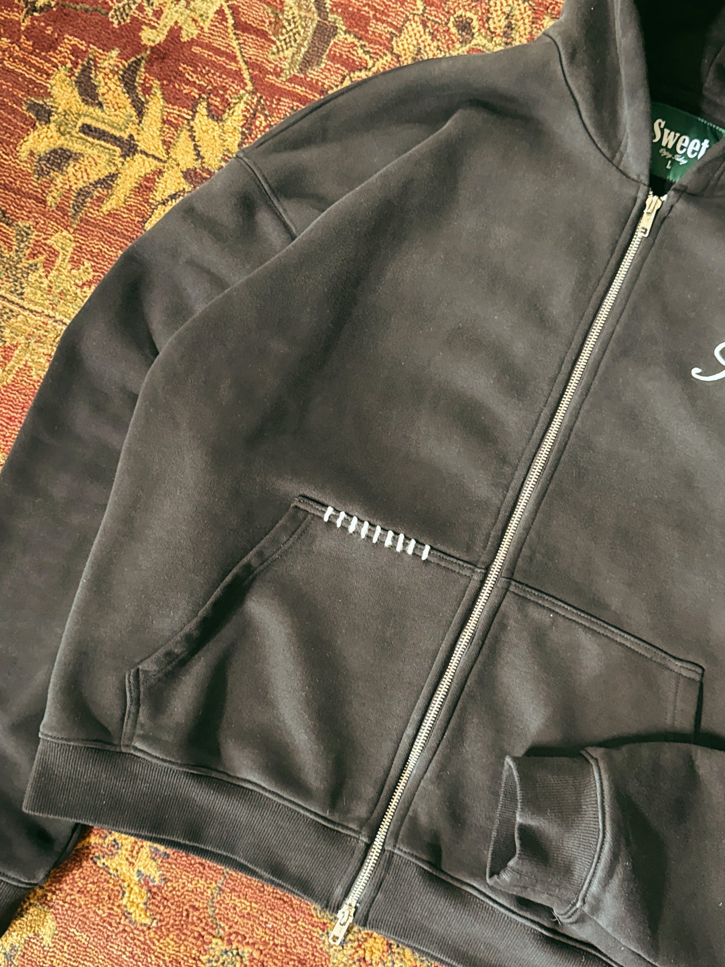 'SWEET AGED BLACK ZIP-UP'