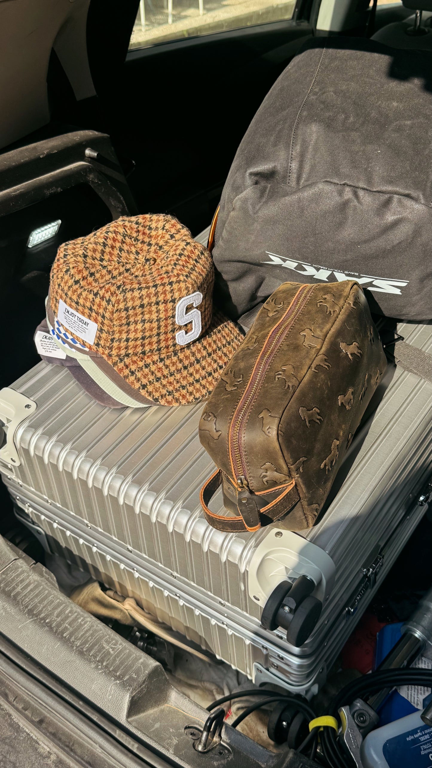 'SWEET HORSE LEATHER DOPP KIT'