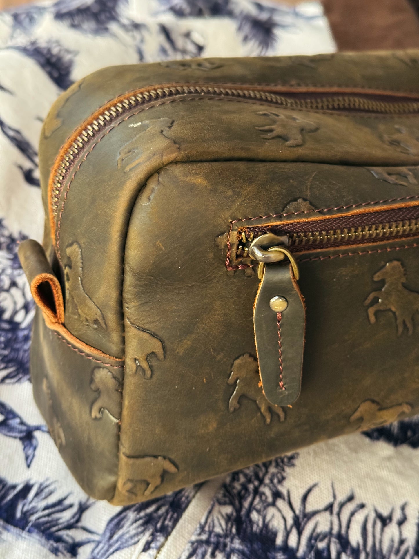 'SWEET HORSE LEATHER DOPP KIT'