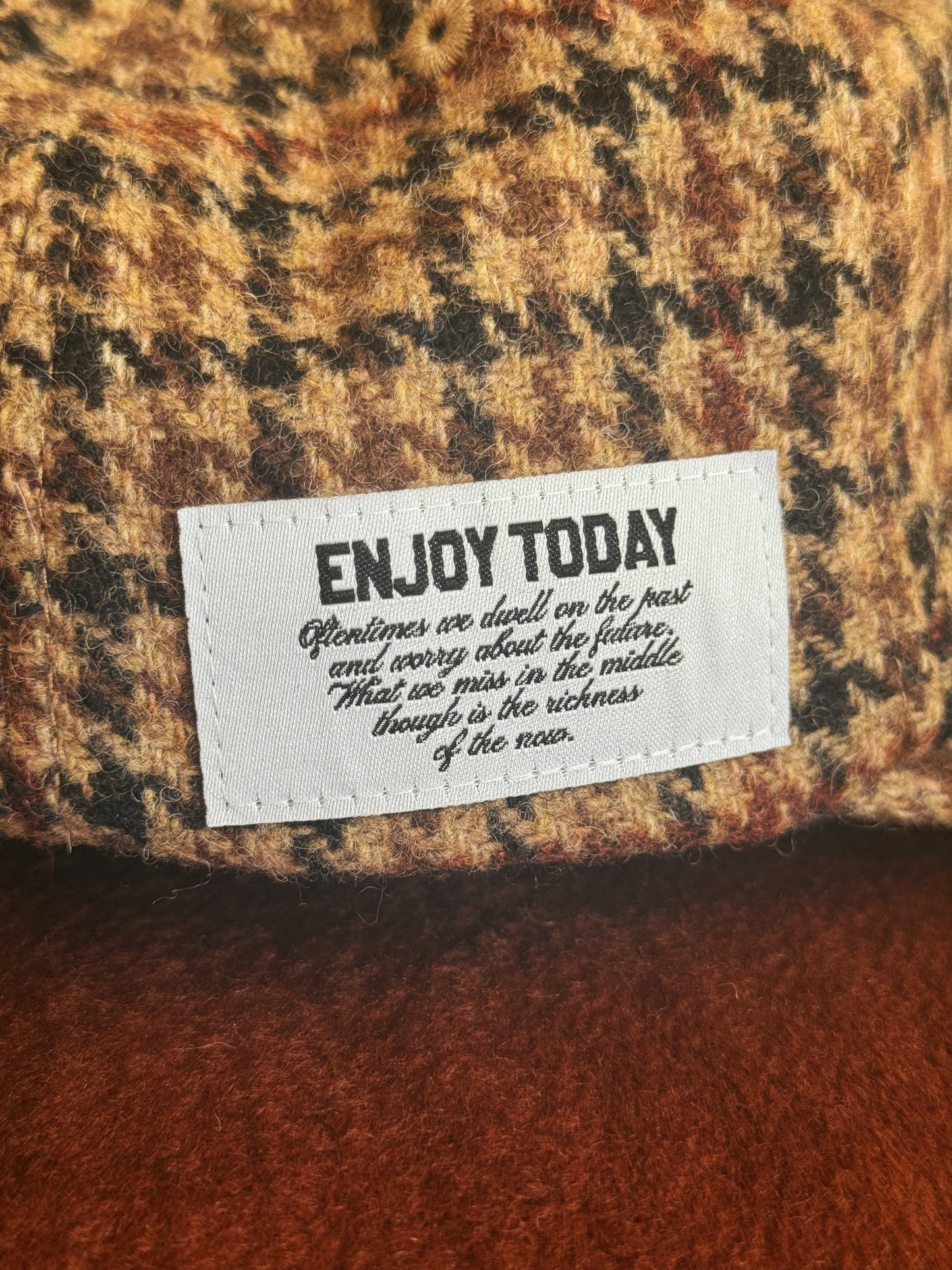 'SWEET HOUNDSTOOTH WOOL'