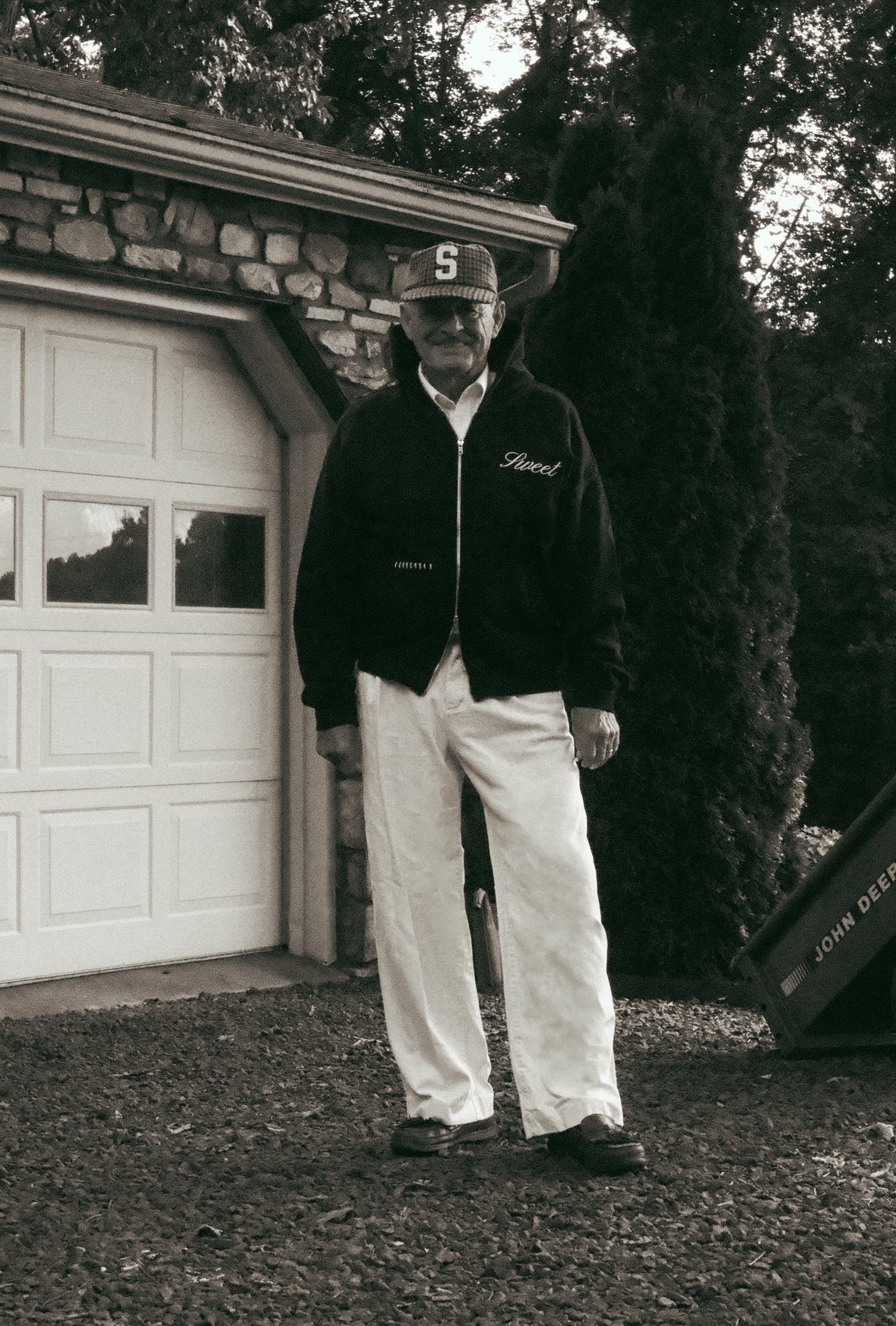 'SWEET AGED BLACK ZIP-UP'