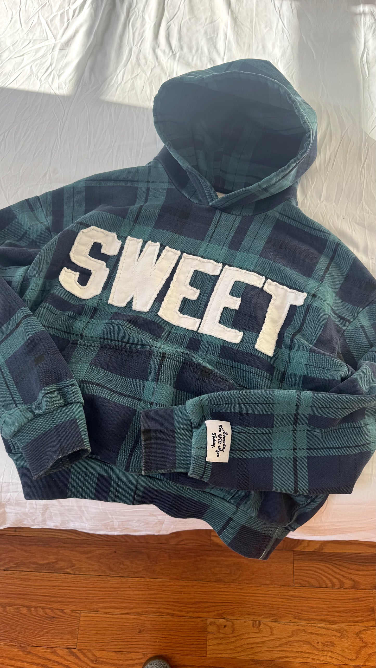 SUDADERA CON CAPUCHA VERDE DE CUADROS ESTILO VINTAGE